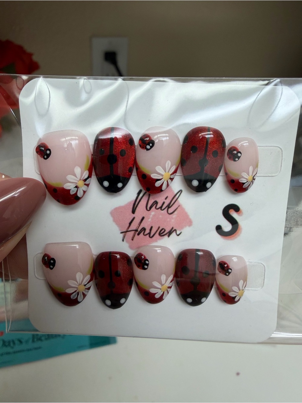 Ladybug Daisy Press-On Nails - Pink and Red